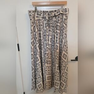 NWT Black and Cream Tile Patterned Skirt